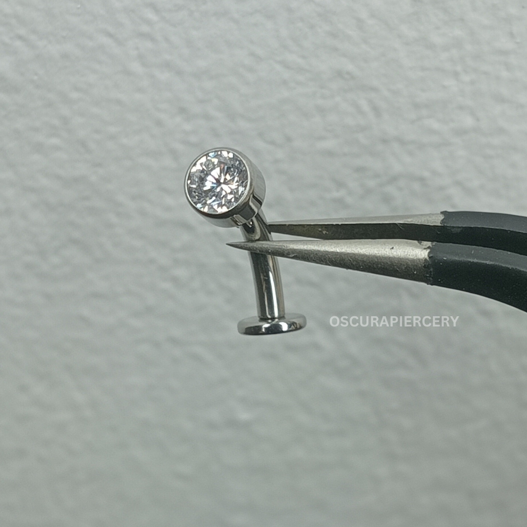 YZA NAVEL CURVE | Implant Grade Titanium | Oscura Piercery | Floating Navel Piercing