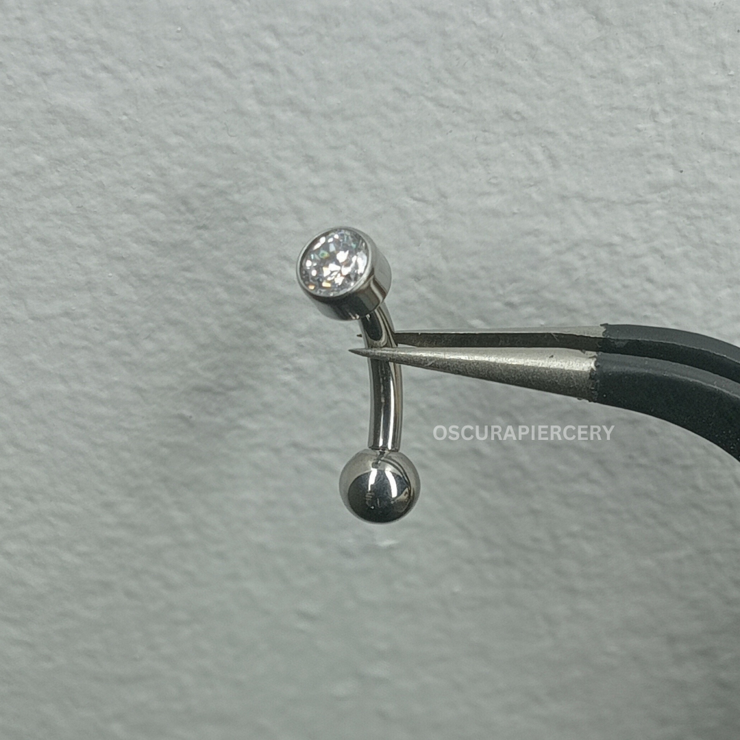 YZA NAVEL CURVE | Implant Grade Titanium | Oscura Piercery | Floating Navel Piercing